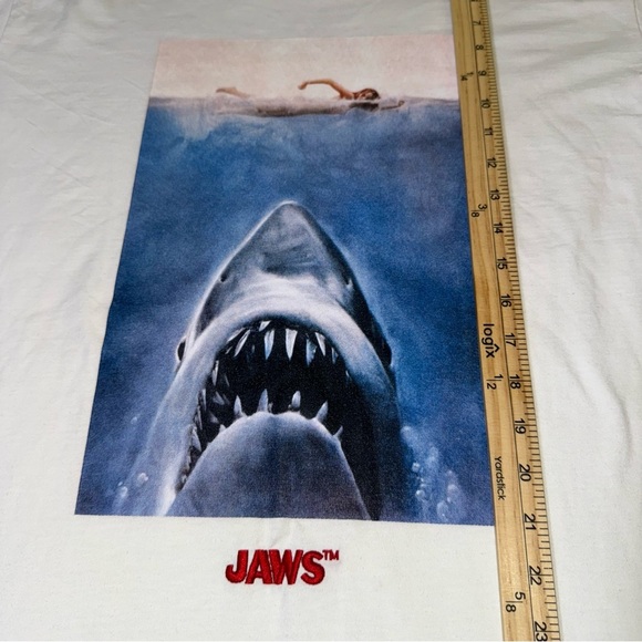 NWT Jaws Poster White T-Shirts XL Movie Classics New Authentic Embroidered Logo - Picture 4 of 11